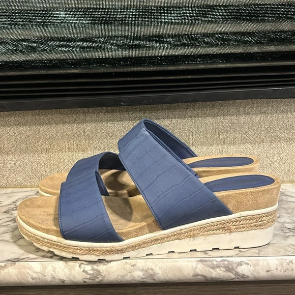 Easy Street Women’s Blue Maryann Faux Leather Embossed Wedge Rope Heels Size 12 - Picture 7 of 9